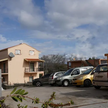 Marios Family House 2 Apartamento *