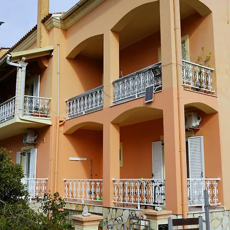 Apartamento Marios Family House 2 *